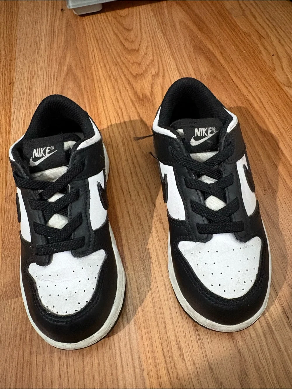 Nike Kids Black and White Low-Top Sneakers - Classic Two-Tone size 9c